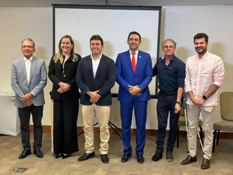 Monteiro é destaque em encontro de Prefeitos e secretários de educação da Associação Bem Comum