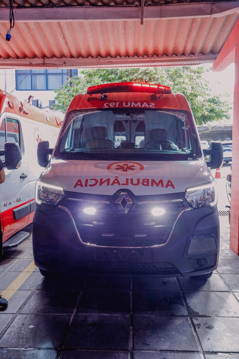 Incêndio em casa no bairro do Rangel deixa homem em estado gravíssimo