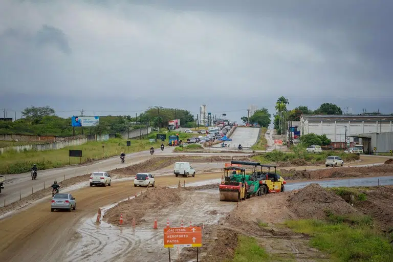 Obras na BR-230 em Campina Grande interditam trecho em alça; veja rotas alternativas